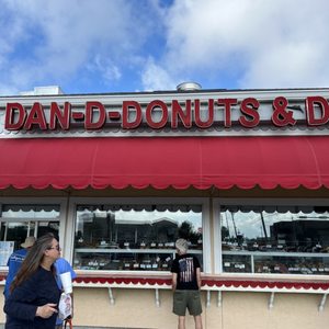 Dan-D-Donuts & Deli